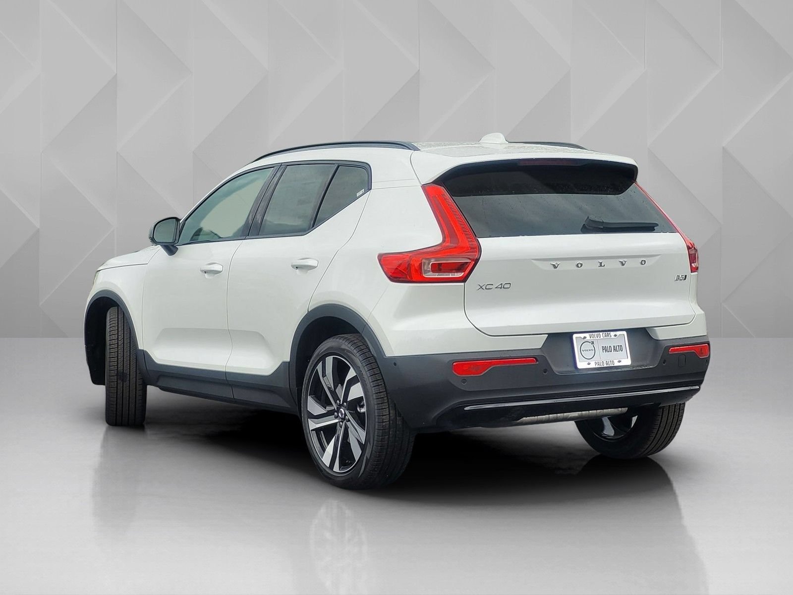 New 2026 Volvo XC40 B5 Ultra w/ Climate Package AWD/4WD image 4
