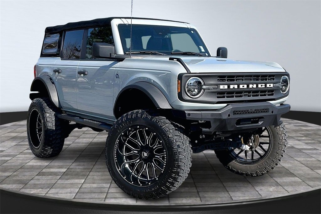 Used 2022 Ford Bronco Black Diamond w/ Sasquatch Package image 12