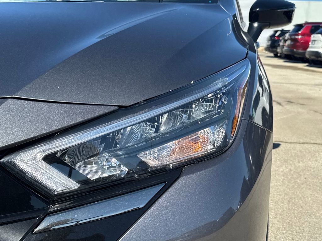 New 2025 Nissan Versa SR w/ Trunk Package image 9