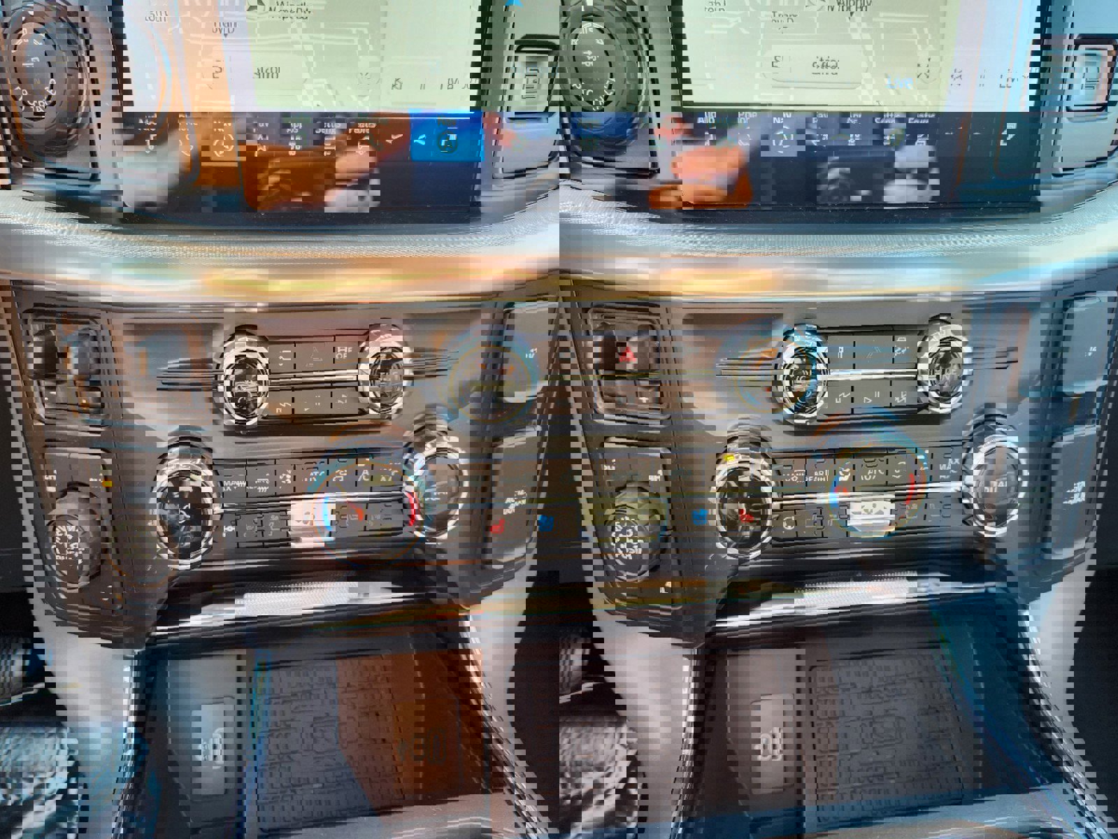 New 2025 Ford F150 Lariat w/ Equipment Group 501A Mid image 14