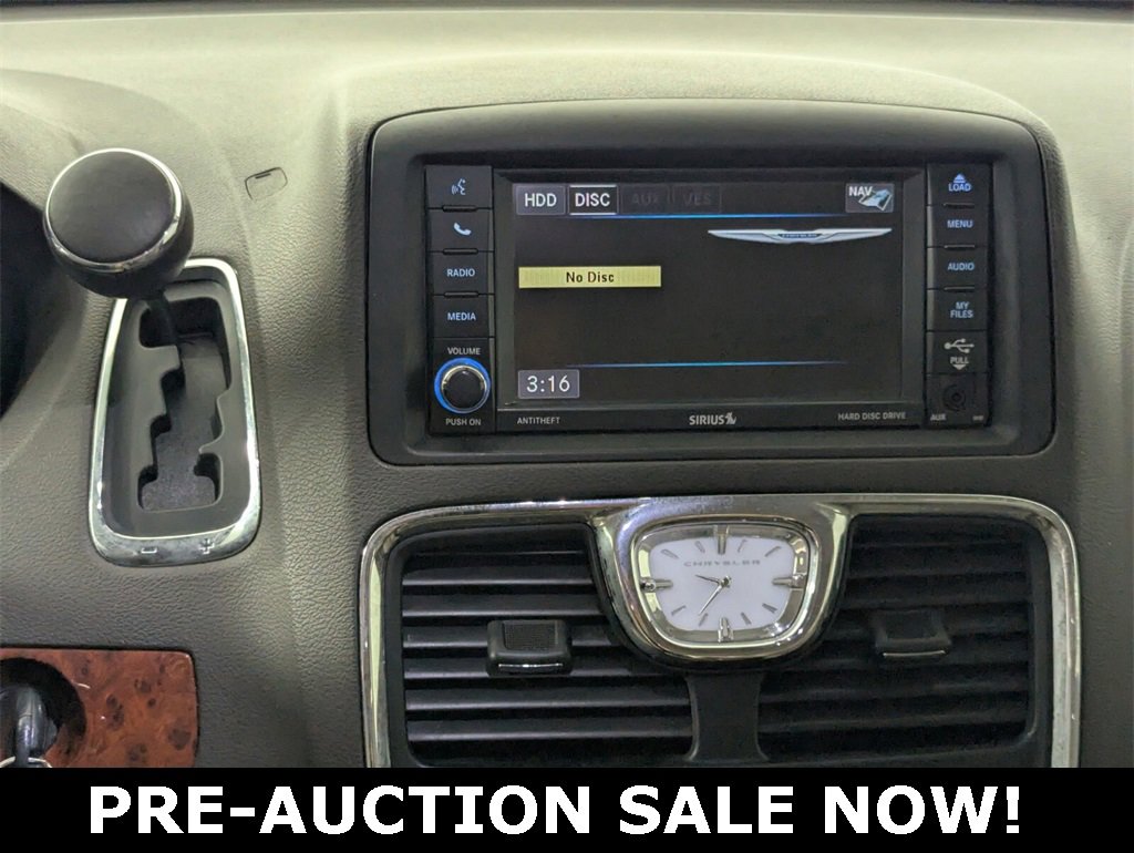 Used 2014 Chrysler Town & Country Touring image 19