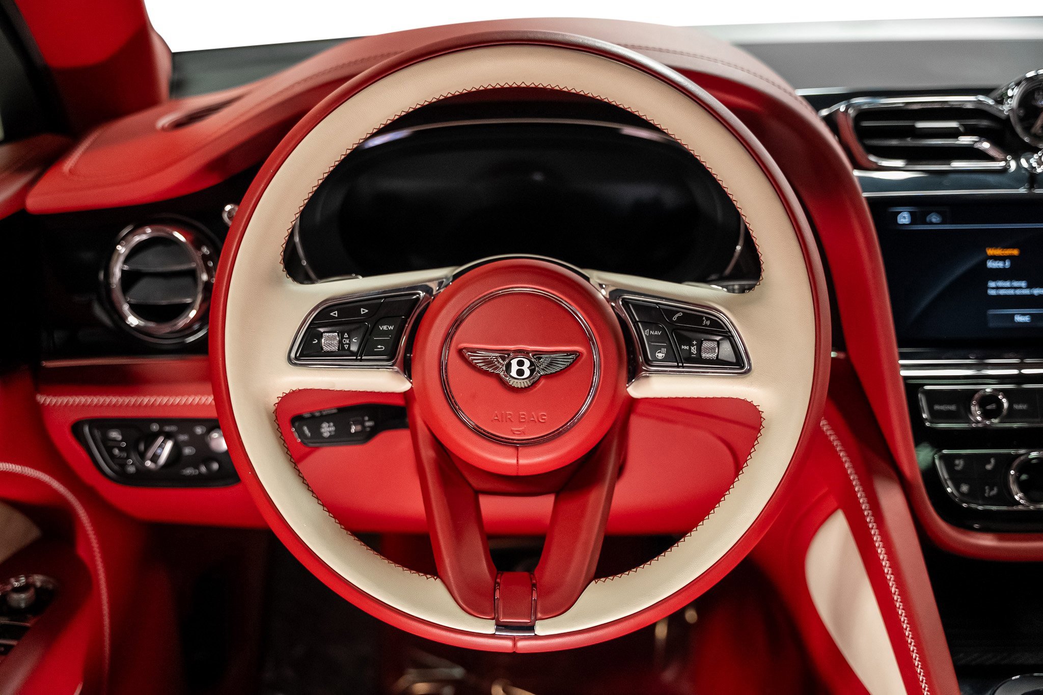 Used 2022 Bentley Bentayga image 33