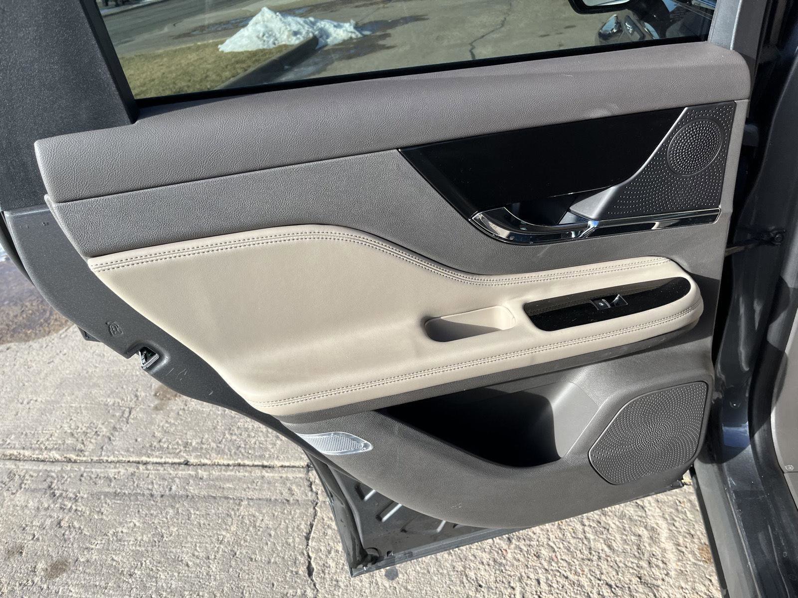 Used 2024 Lincoln Corsair FWD image 10