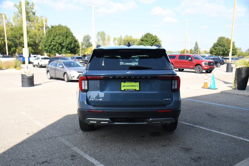 Used 2025 Ford Explorer Active w/ Active Comfort Package image 5