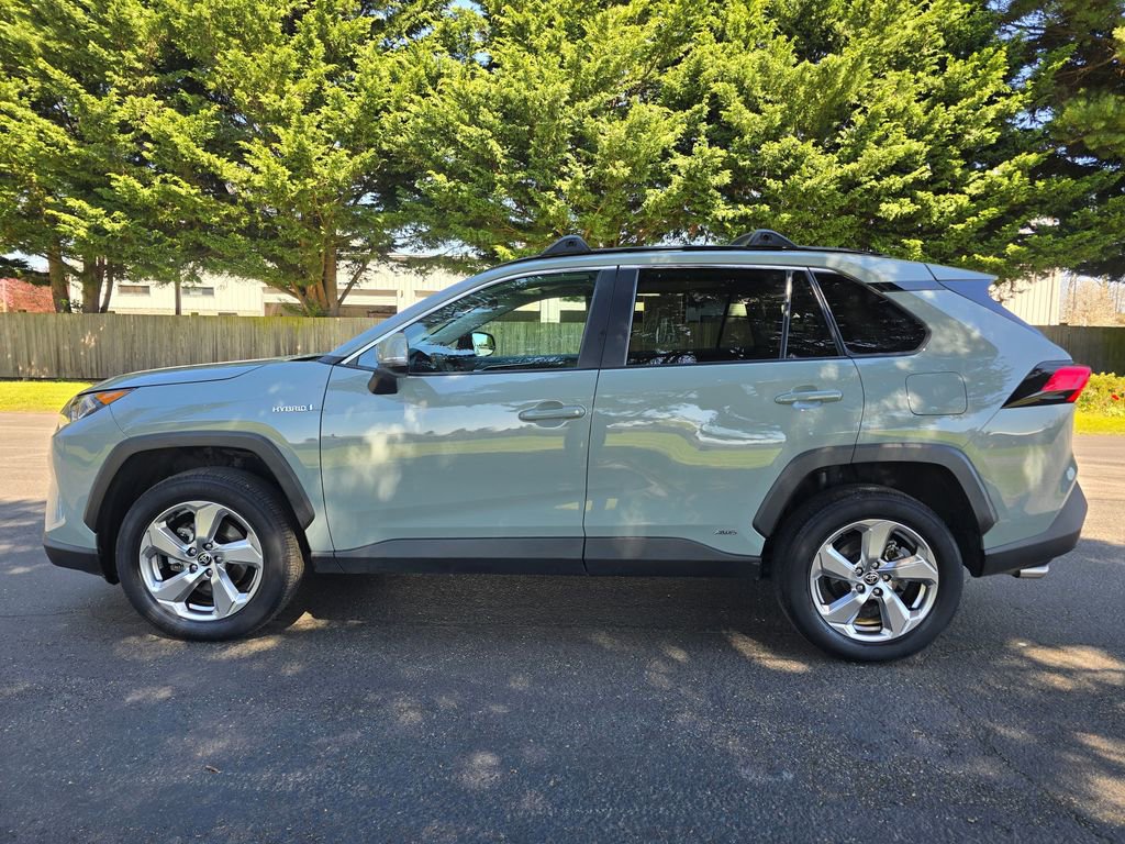 Used 2021 Toyota RAV4 XLE Premium AWD/4WD image 3