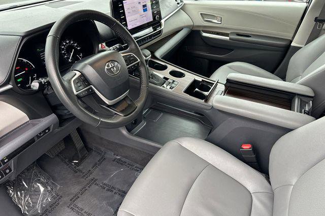 Certified 2023 Toyota Sienna XLE image 12