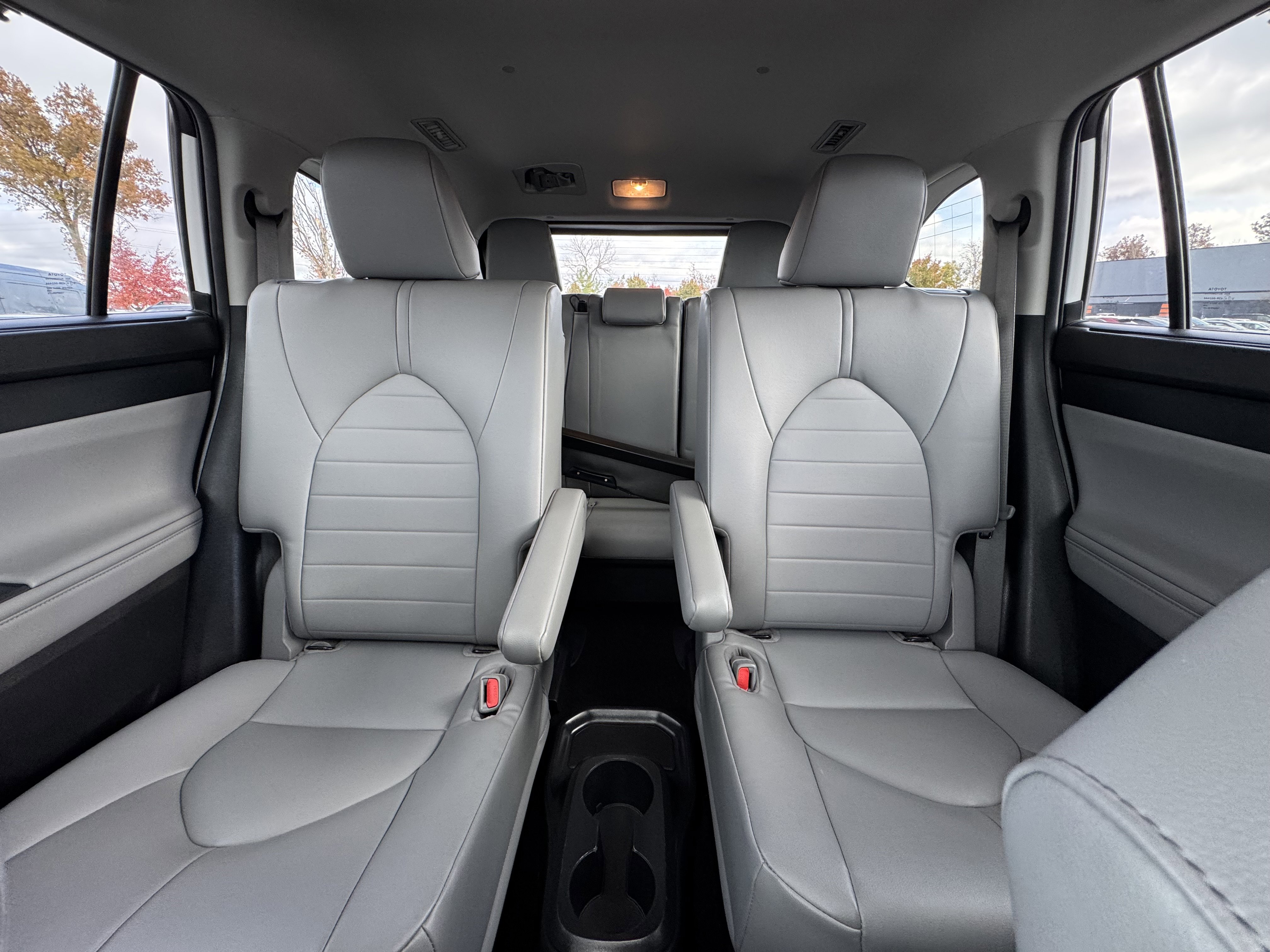 Used 2022 Toyota Highlander XLE image 37