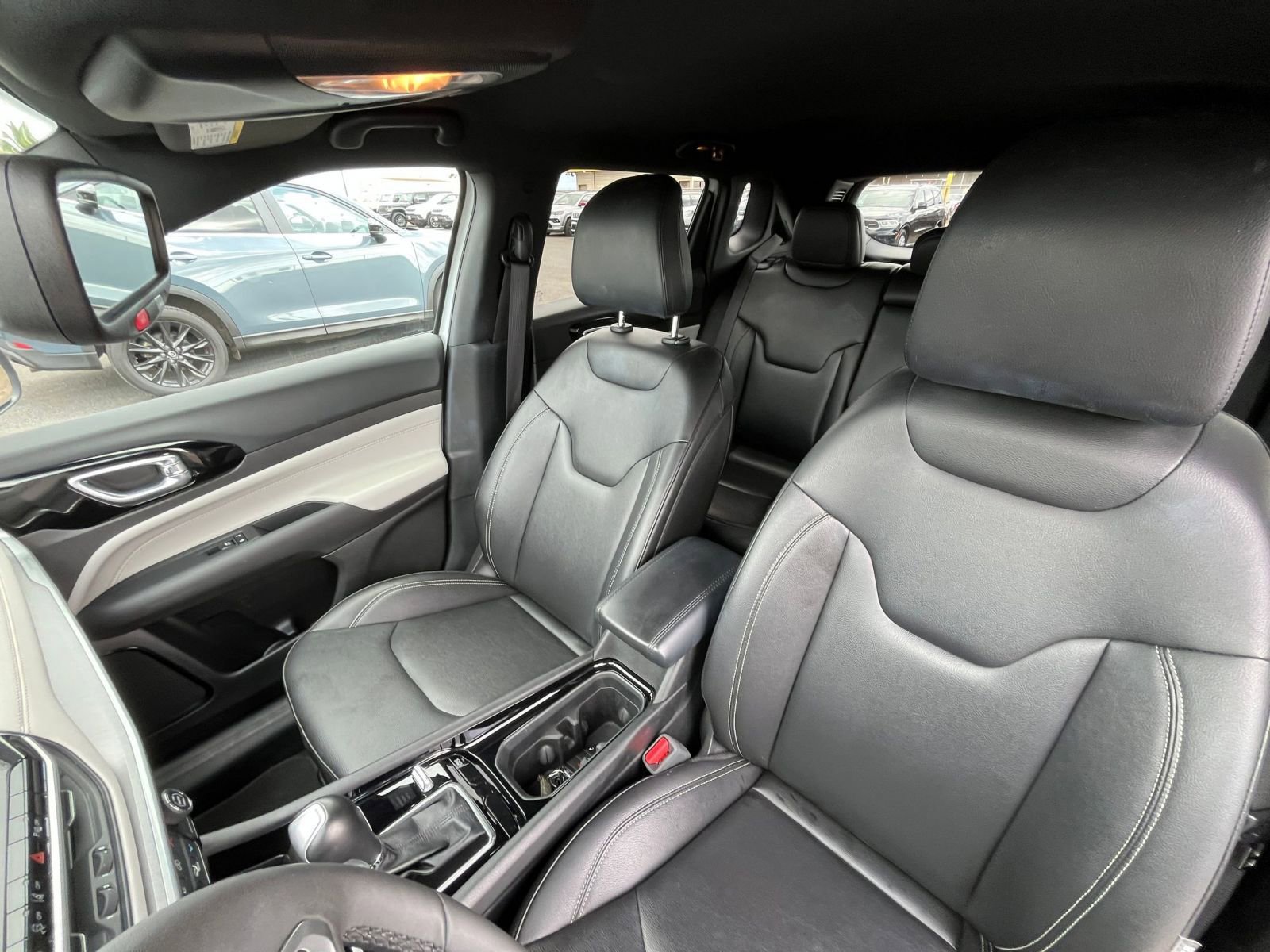 Used 2025 Jeep Compass Limited image 36