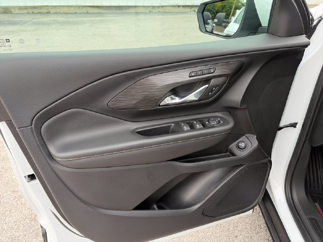 Used 2023 GMC Terrain SLT FWD image 10