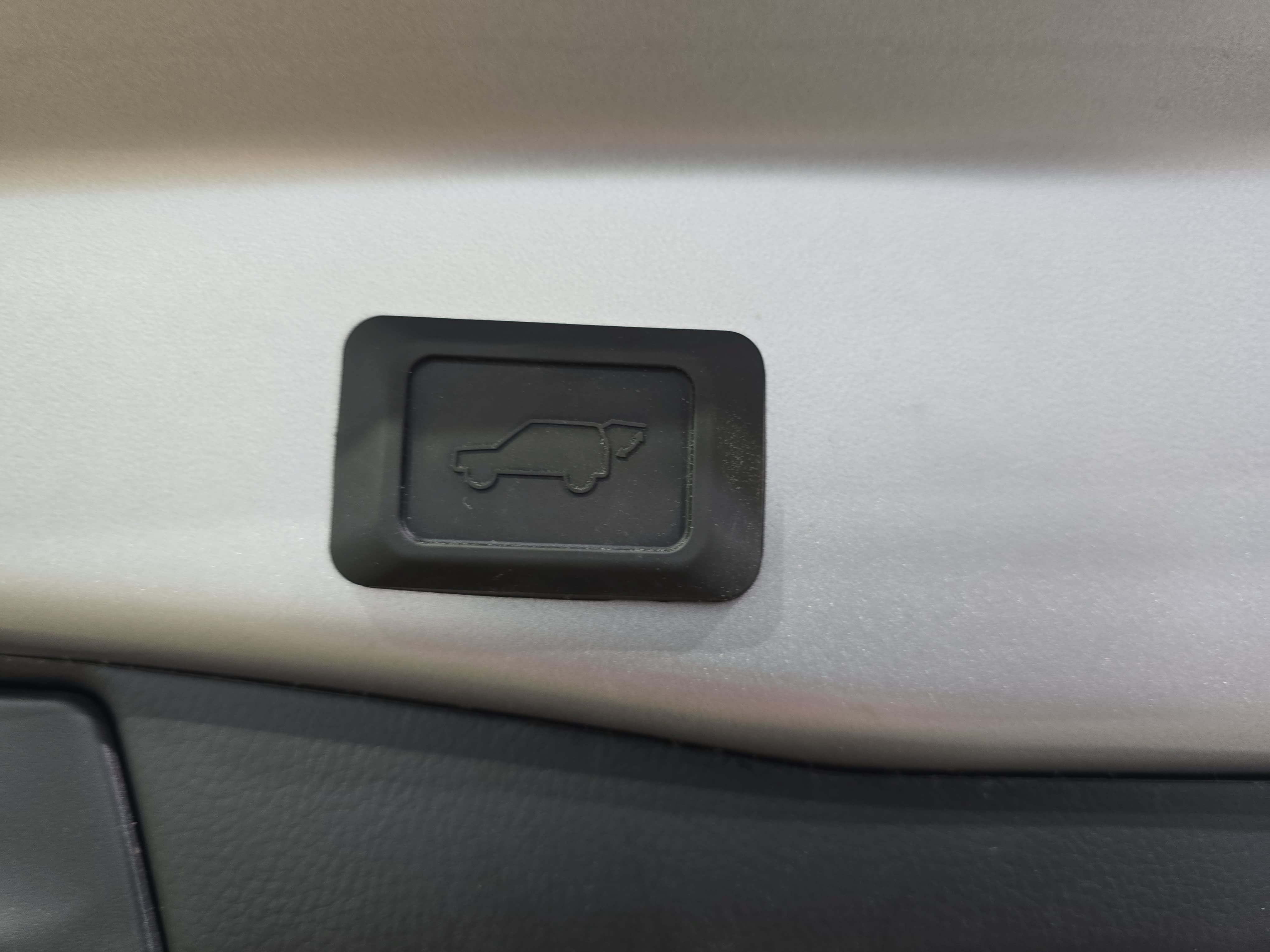 Used 2025 Toyota RAV4 XLE Premium AWD/4WD image 29