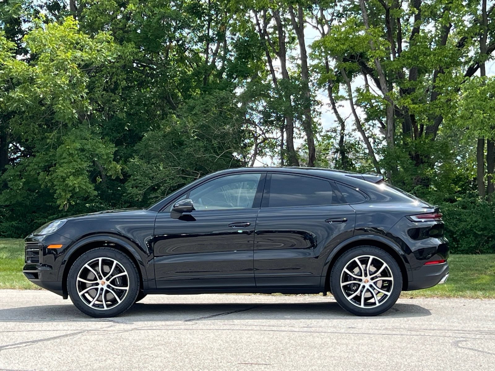 New 2026 Porsche Cayenne Coupe AWD/4WD image 2