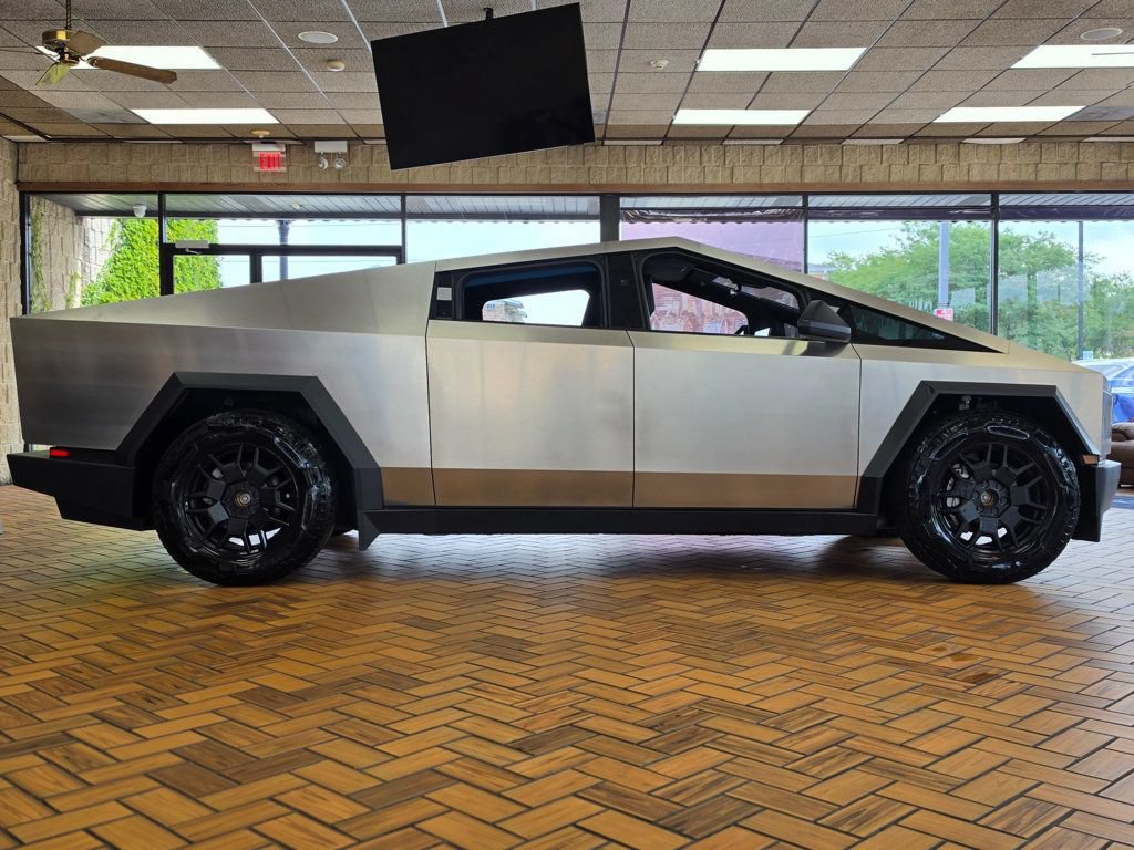 Used 2024 Tesla Cybertruck AWD Crew Cab image 9