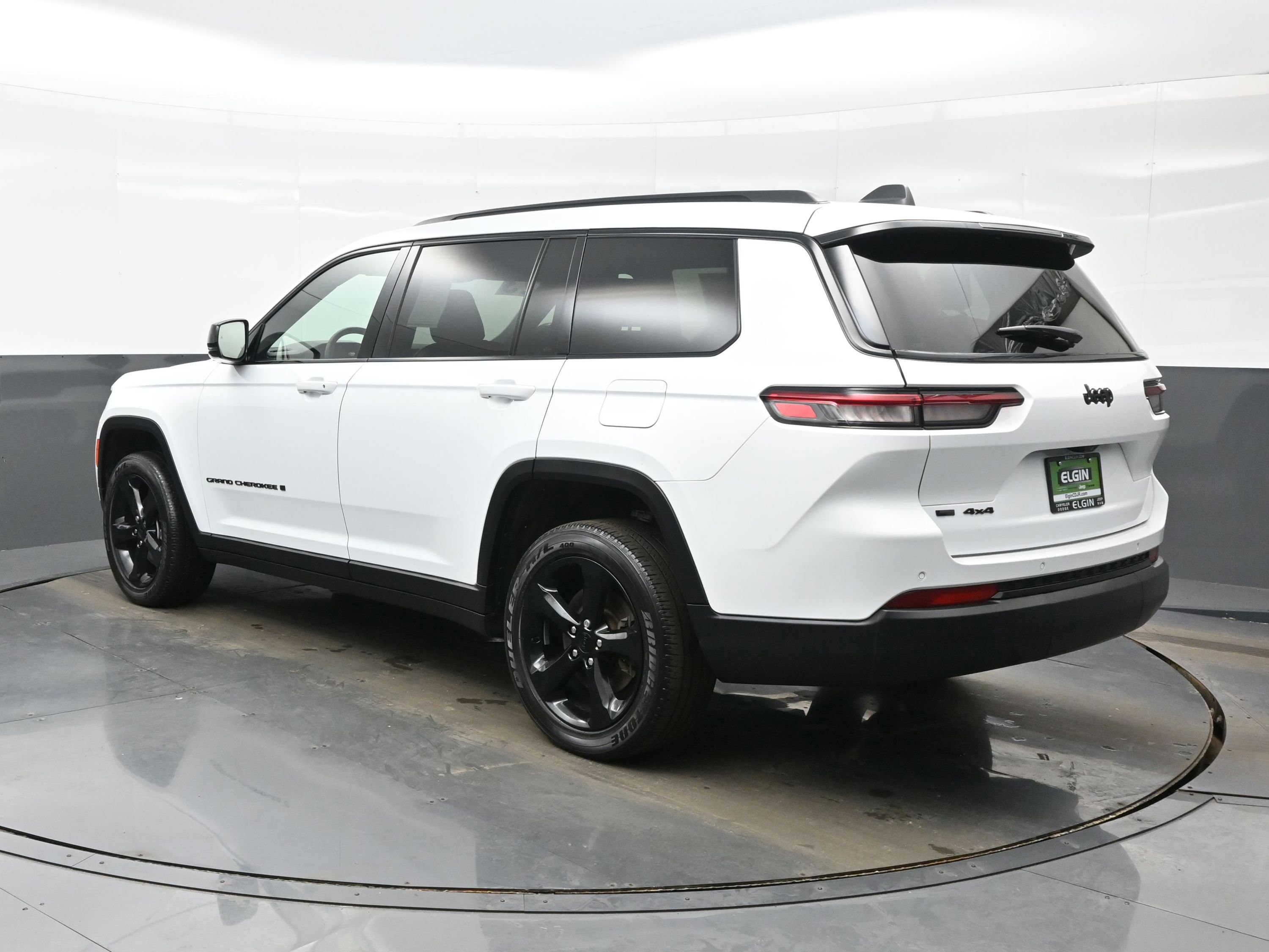 Used 2023 Jeep Grand Cherokee L Laredo image 4