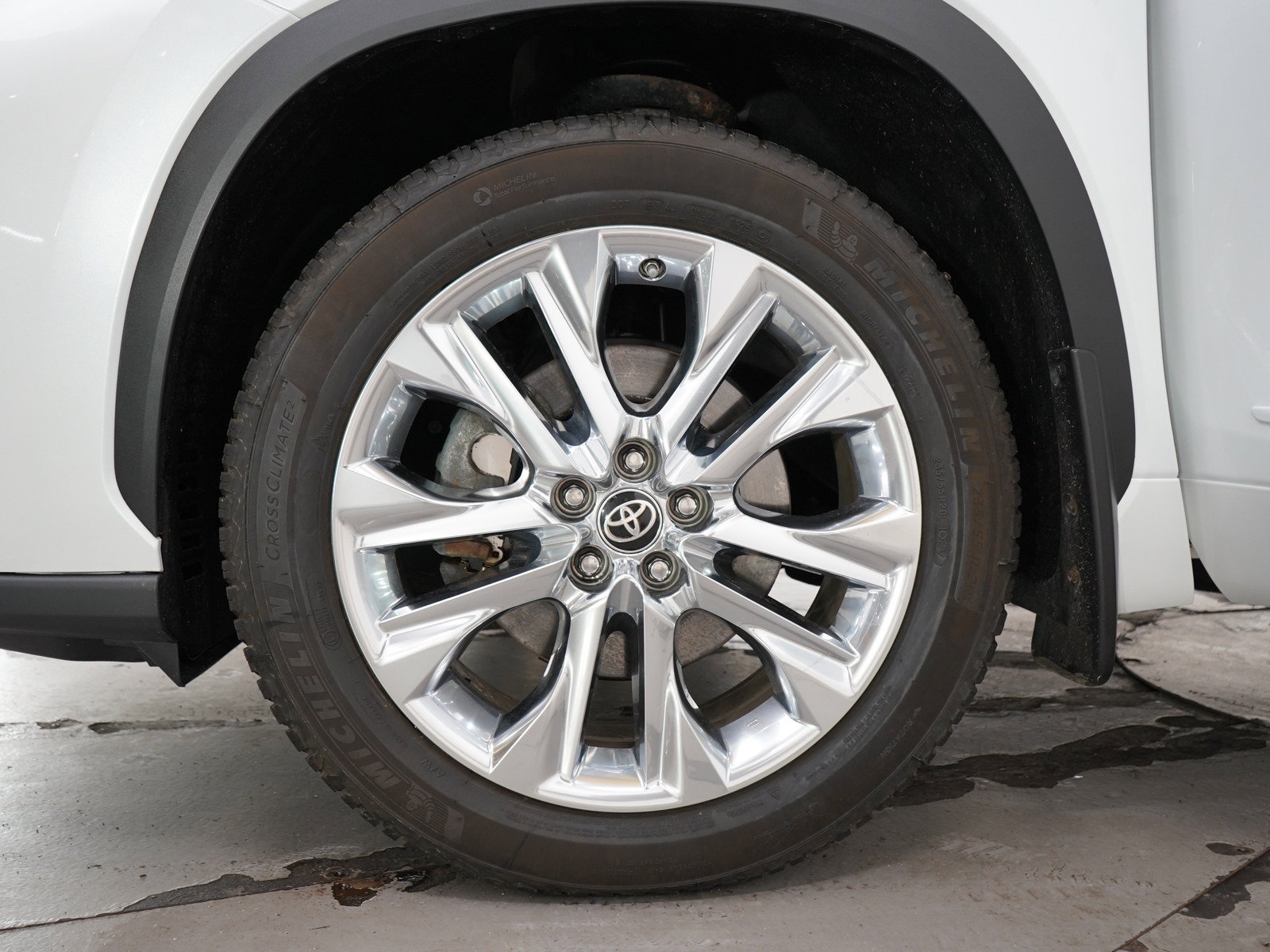 Used 2023 Toyota Highlander Limited AWD/4WD image 34
