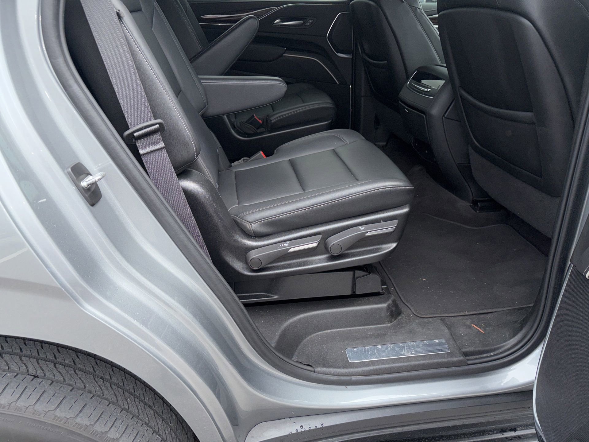 Used 2023 Cadillac Escalade Luxury w/ LPO, Floor Liner Package image 12