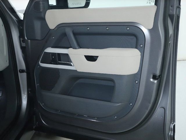 Used 2023 Land Rover Defender 110 SE image 37