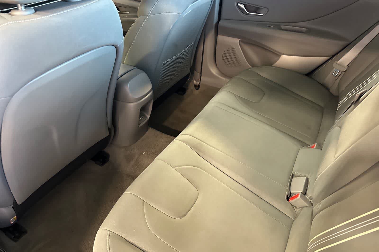 Used 2025 Hyundai Elantra SEL FWD image 5