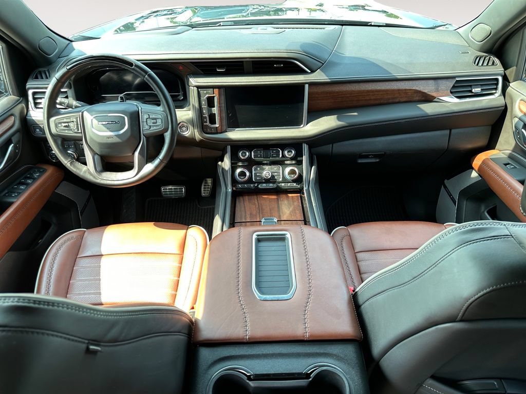 Used 2024 GMC Yukon XL Denali Ultimate AWD/4WD image 10