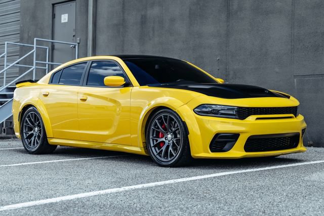 Used 2018 Dodge Charger SRT w/ Technology Group RWD image 6
