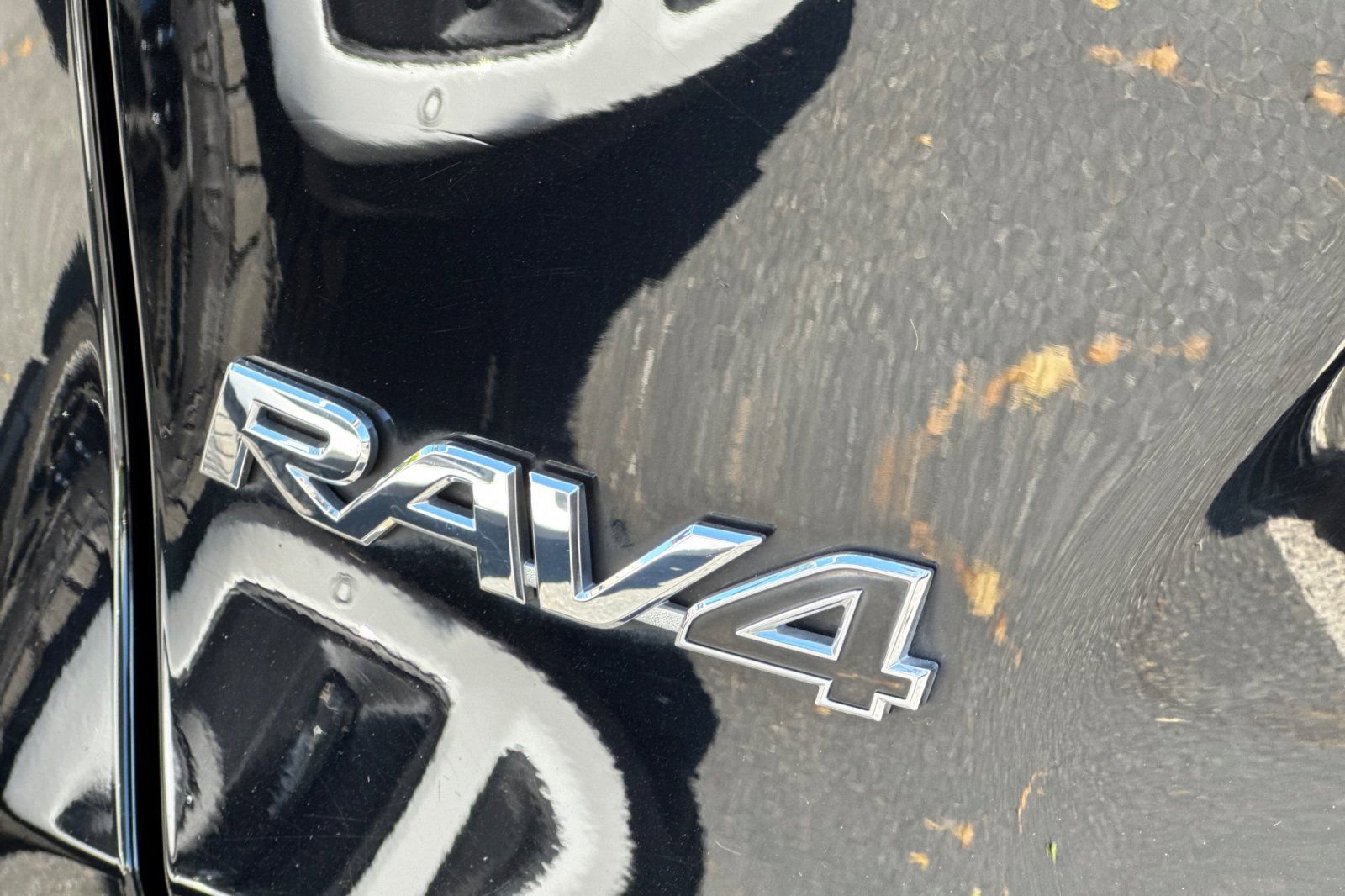 Used 2022 Toyota RAV4 XLE Premium FWD image 27
