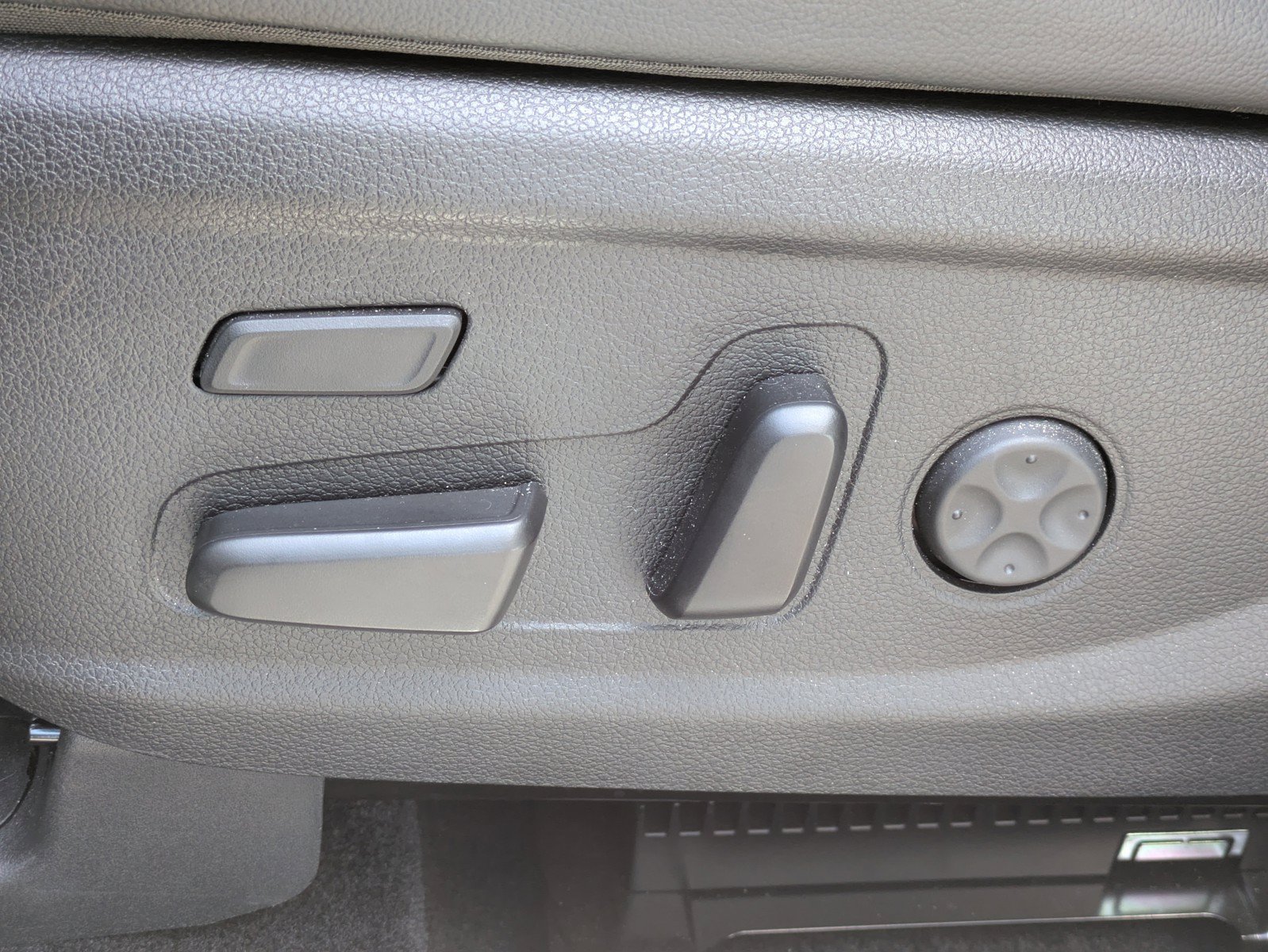 Used 2022 Hyundai Santa Fe Limited AWD/4WD image 18