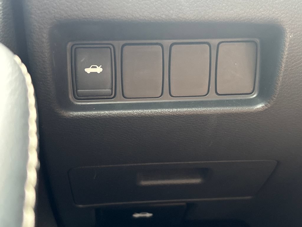 Used 2021 Nissan Maxima 3.5 SV w/ Floor Mat Group FWD image 11