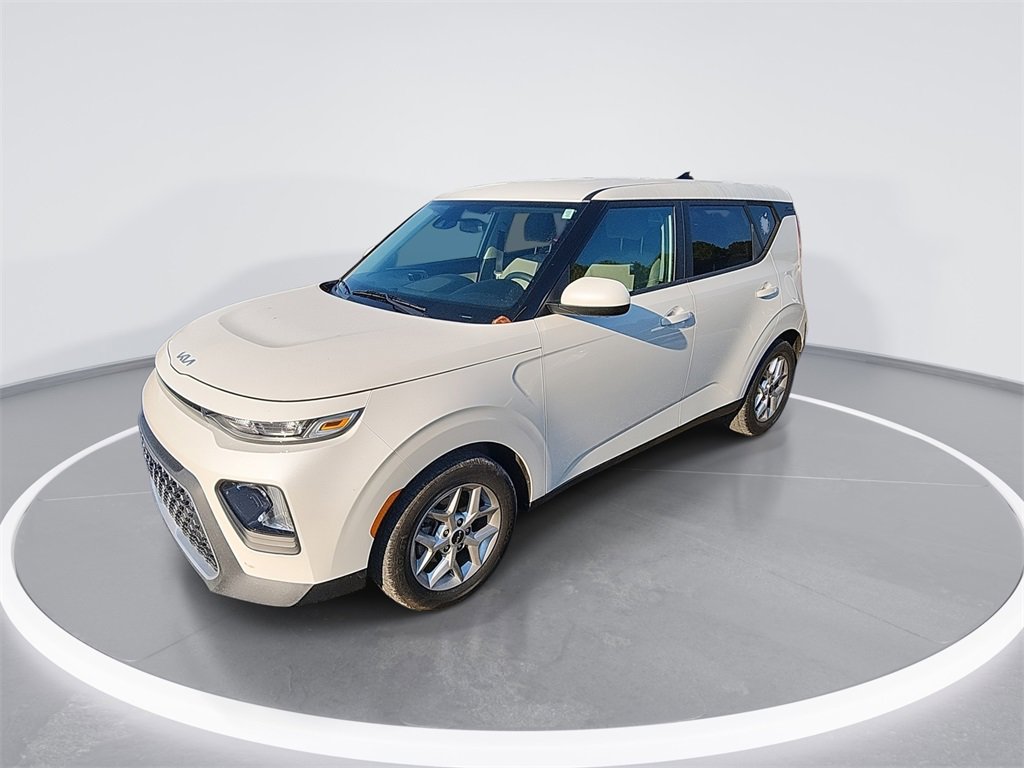 Used 2022 Kia Soul LX w/ Technology Package image 4