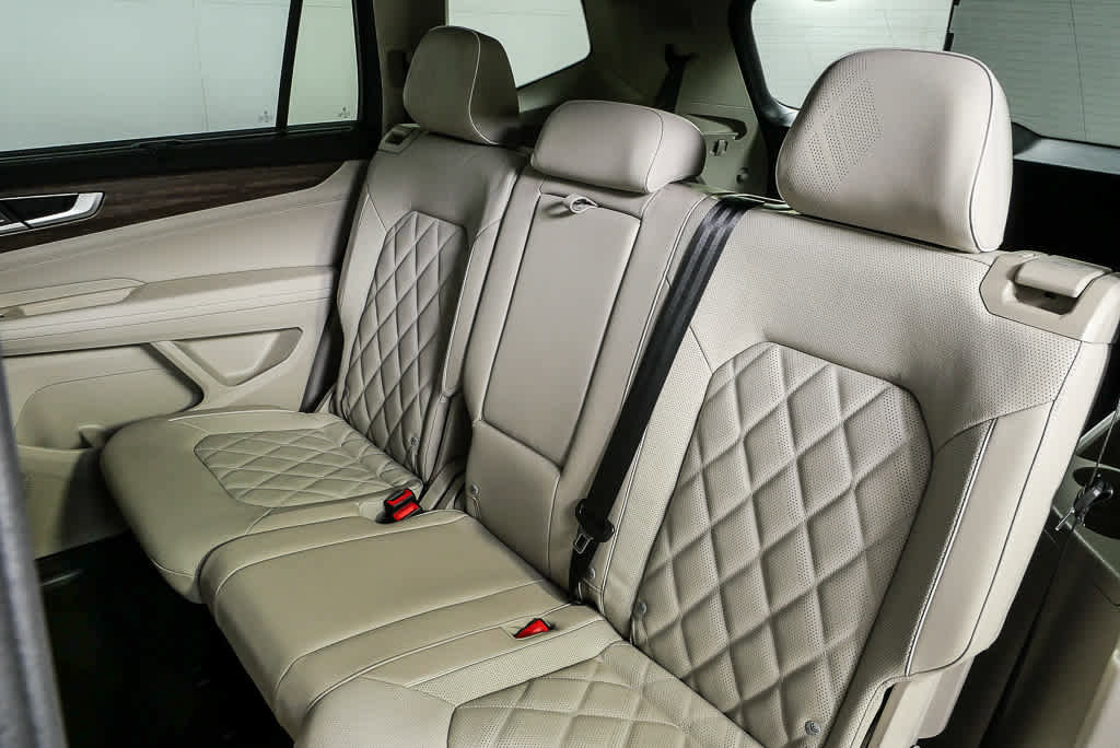 Certified 2025 Volkswagen Atlas SEL Premium R-Line image 20