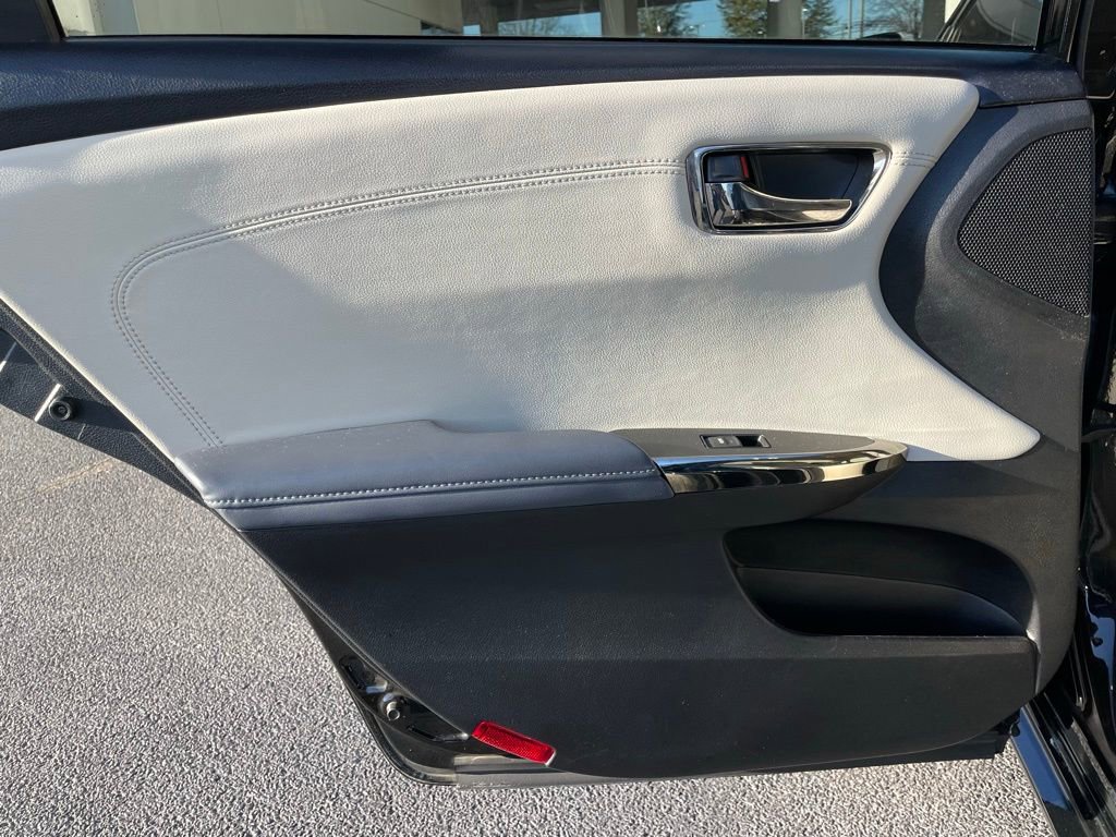 Used 2013 Toyota Avalon XLE image 37