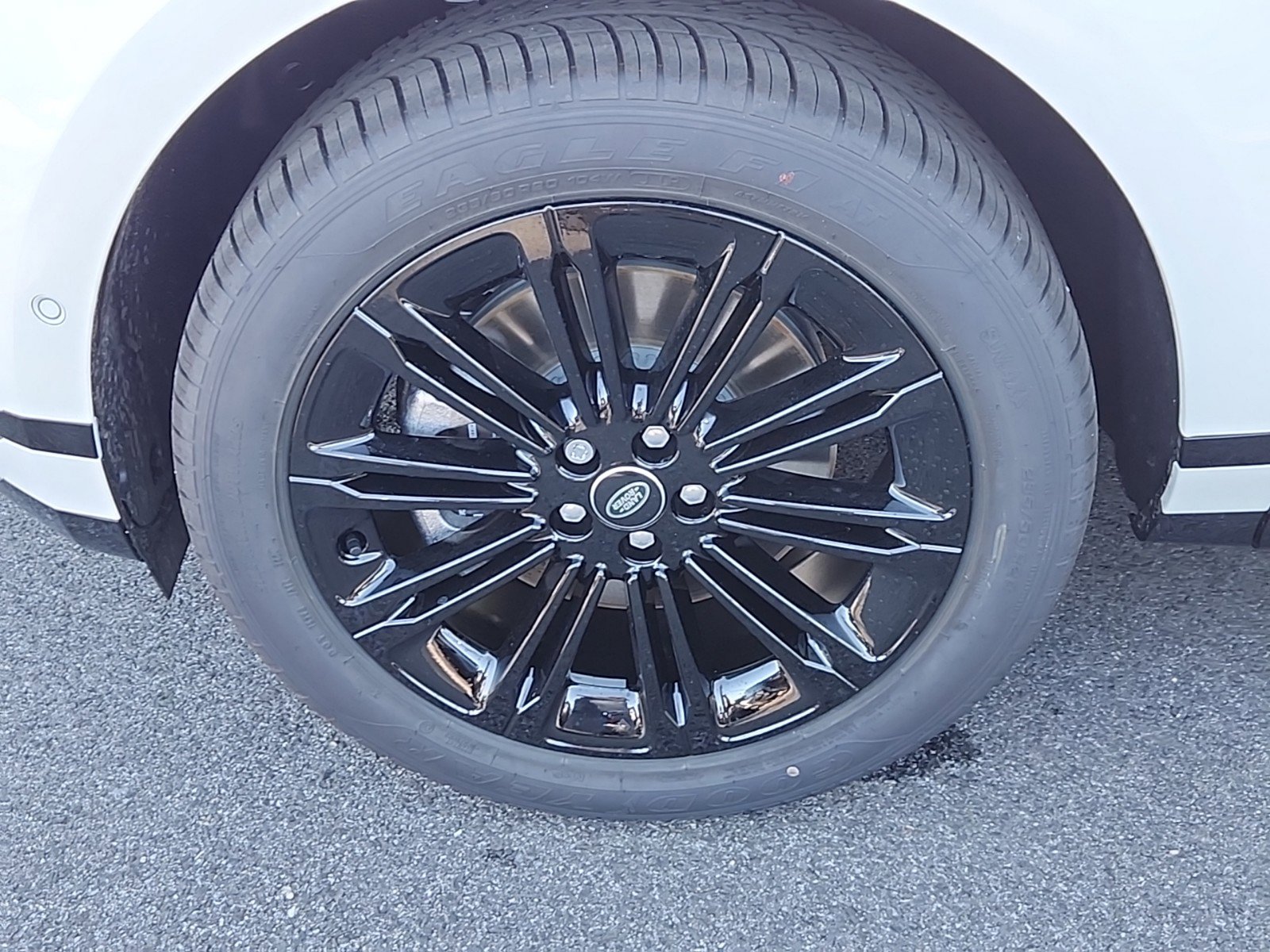 Used 2025 Land Rover Range Rover Evoque Dynamic SE image 9