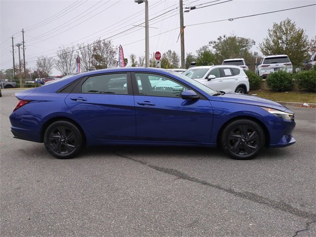 Certified 2022 Hyundai Elantra SEL w/ Preferred Accessory Package image 4