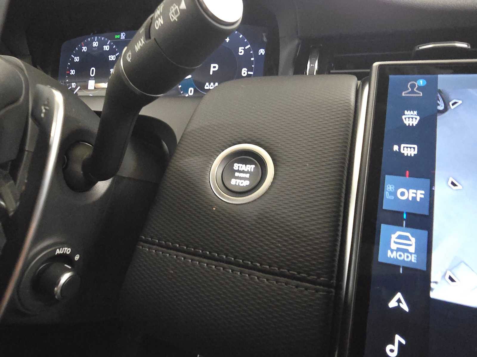 Certified 2025 Land Rover Discovery Sport Dynamic SE image 31