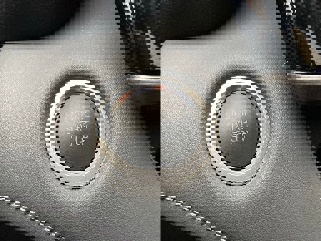 Certified 2025 Toyota Highlander Limited image 22