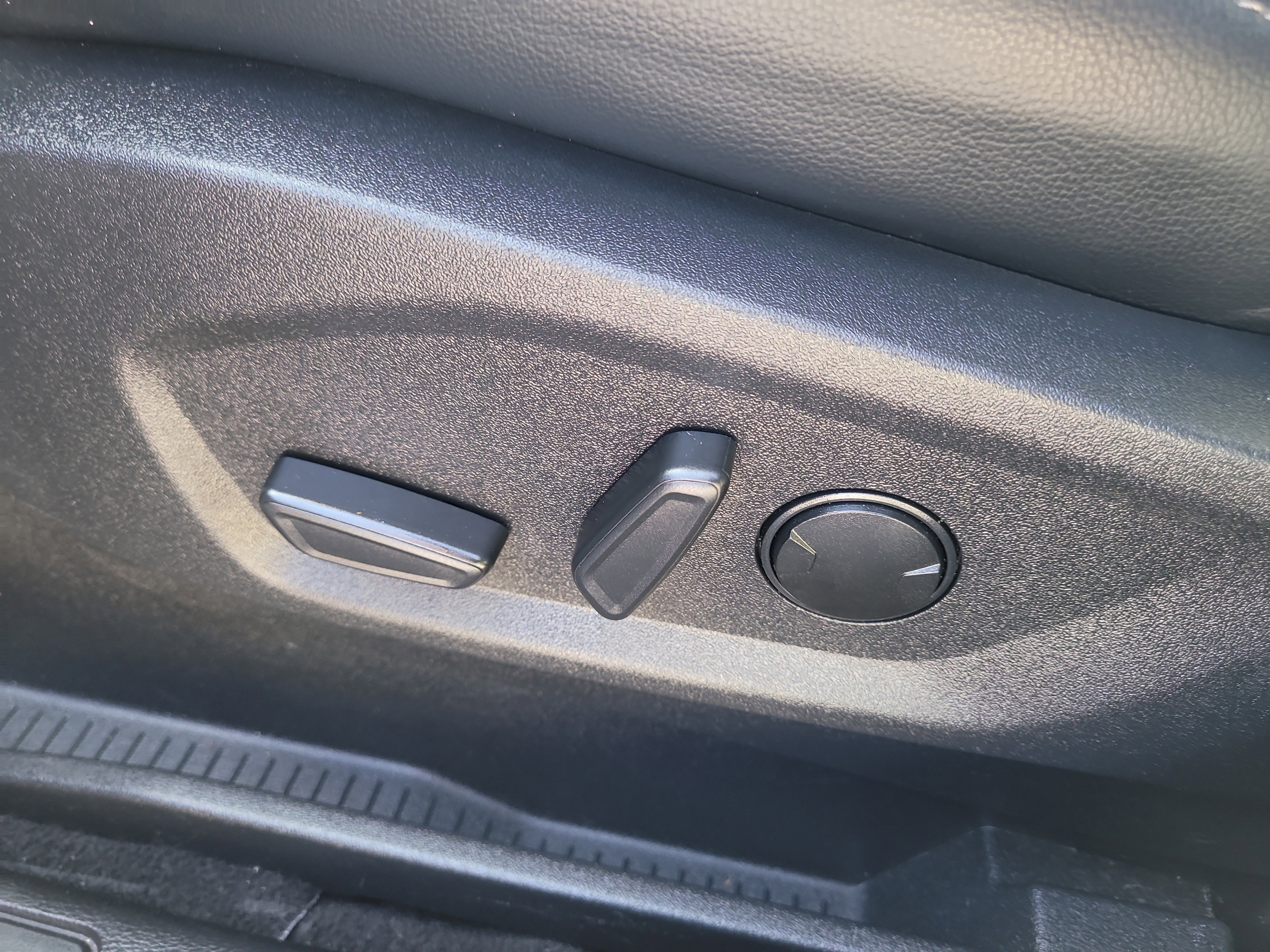 Used 2024 Ford Edge SEL image 21