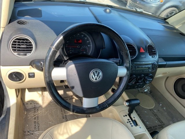 Used 2009 Volkswagen Beetle S image 11