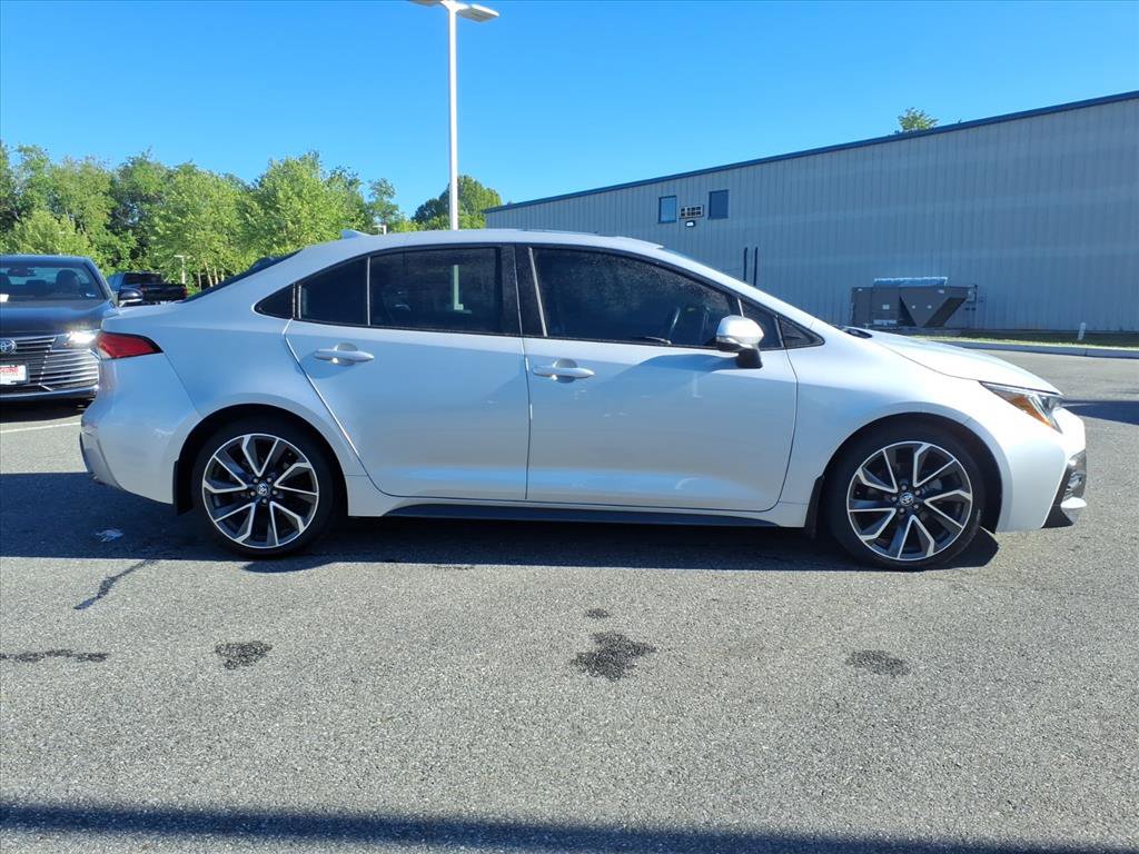 Used 2020 Toyota Corolla SE w/ SE Premium Package FWD image 3