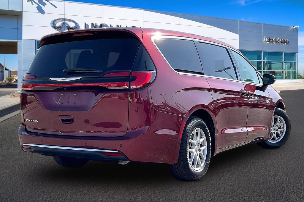 Used 2023 Chrysler Pacifica Touring-L FWD image 2