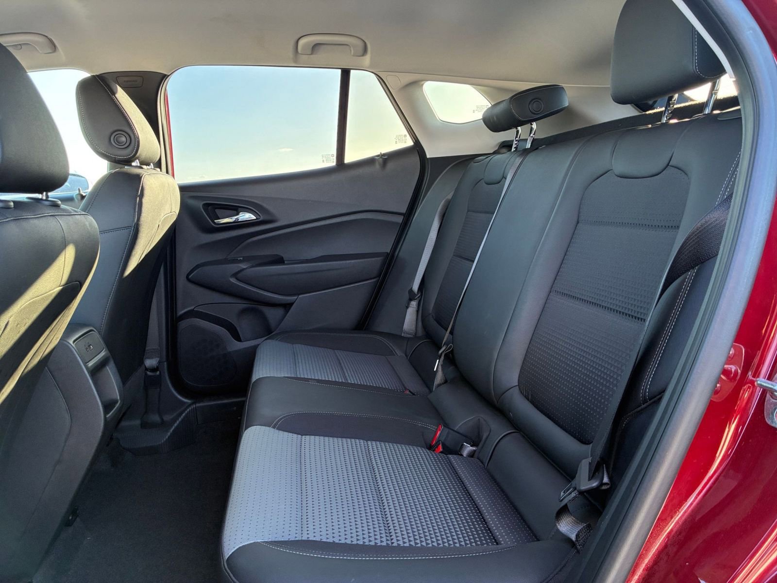 Used 2025 Chevrolet Trax LT w/ LT Convenience Package image 23