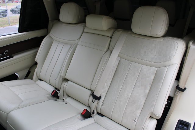 Used 2024 Land Rover Range Rover Long Wheelbase SE AWD/4WD image 13