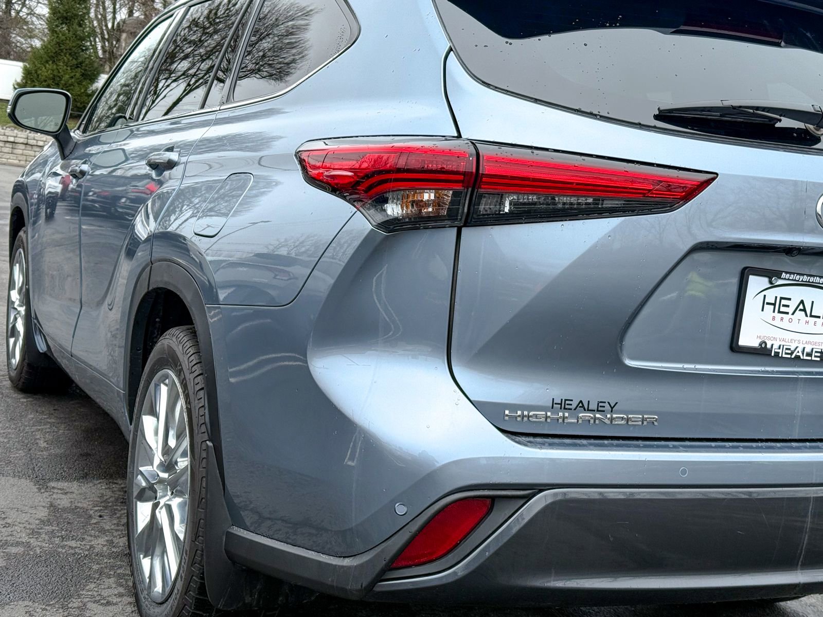 Used 2023 Toyota Highlander Limited image 9