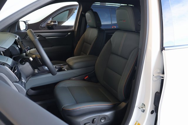 New 2025 GMC Acadia AT4 w/ Luxury Package image 13