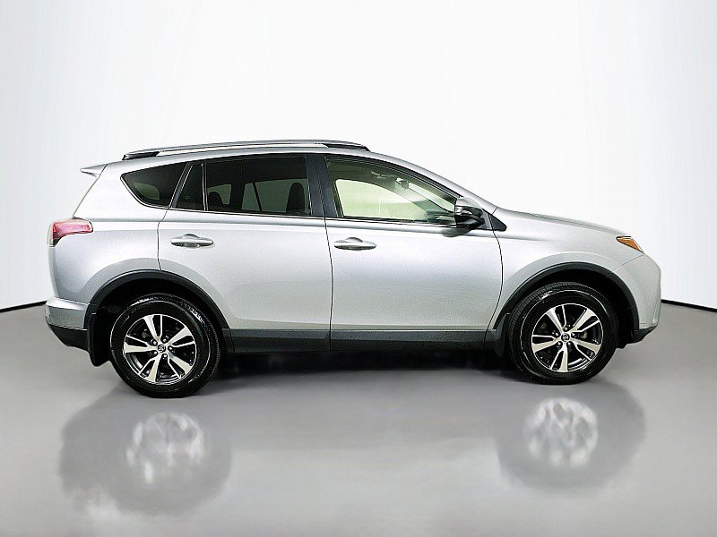 Used 2018 Toyota RAV4 XLE AWD/4WD image 8