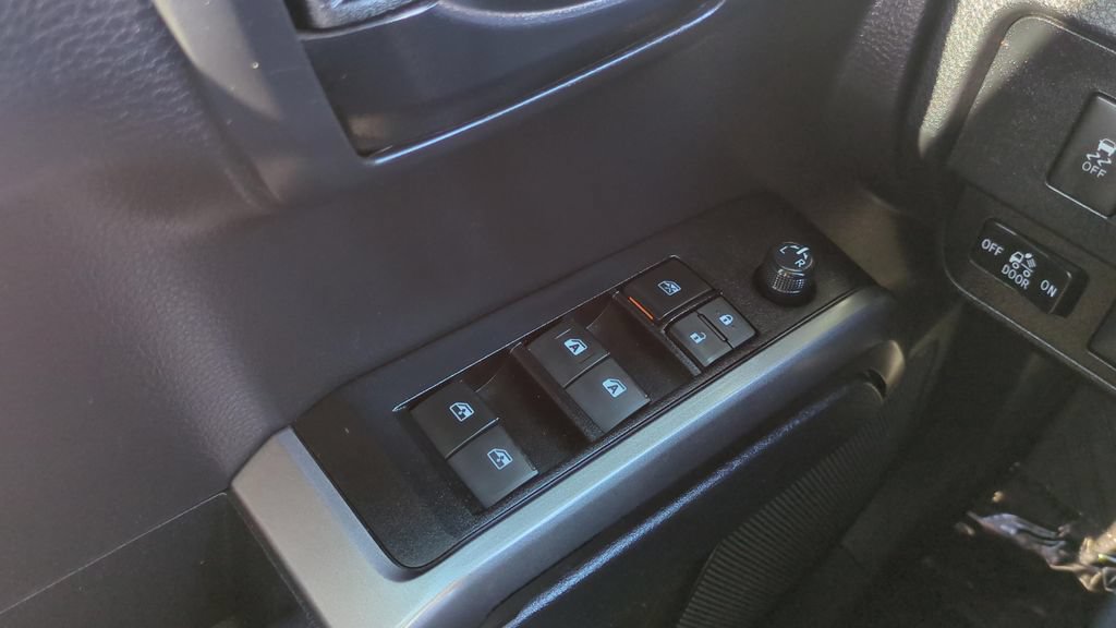Used 2023 Toyota Tacoma SR5 AWD/4WD image 18