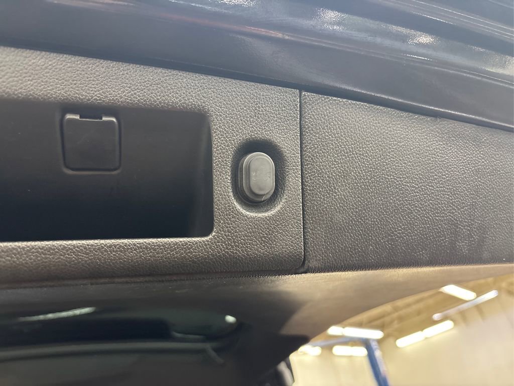 Used 2019 GMC Yukon Denali w/ Denali Ultimate Package image 14