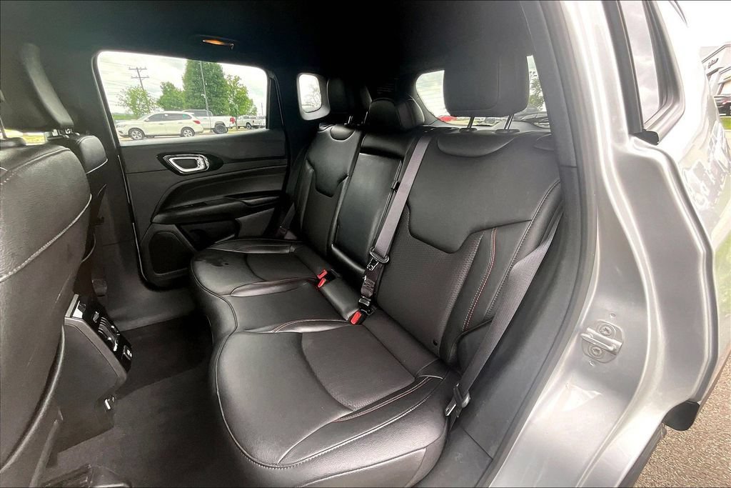 Used 2025 Jeep Compass Trailhawk AWD/4WD image 25