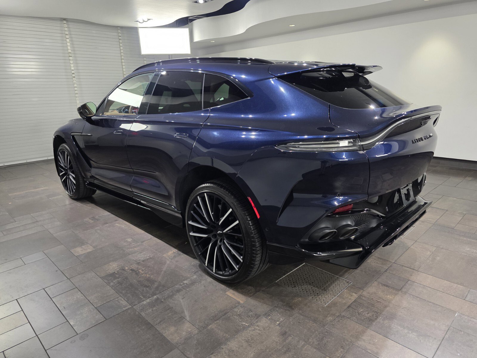 Used 2025 Aston Martin DBX 707 image 2