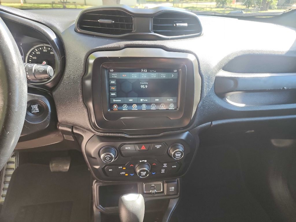 Used 2018 Jeep Renegade Latitude image 22