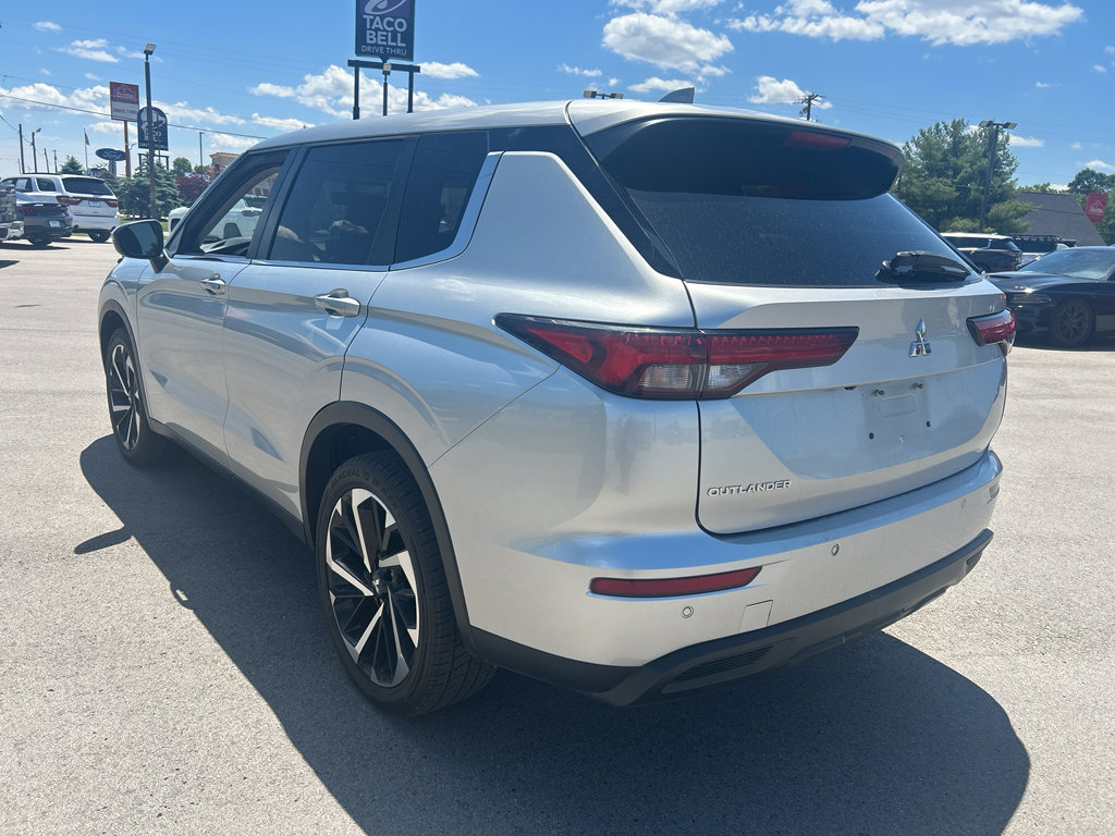 Used 2022 Mitsubishi Outlander ES AWD/4WD image 4