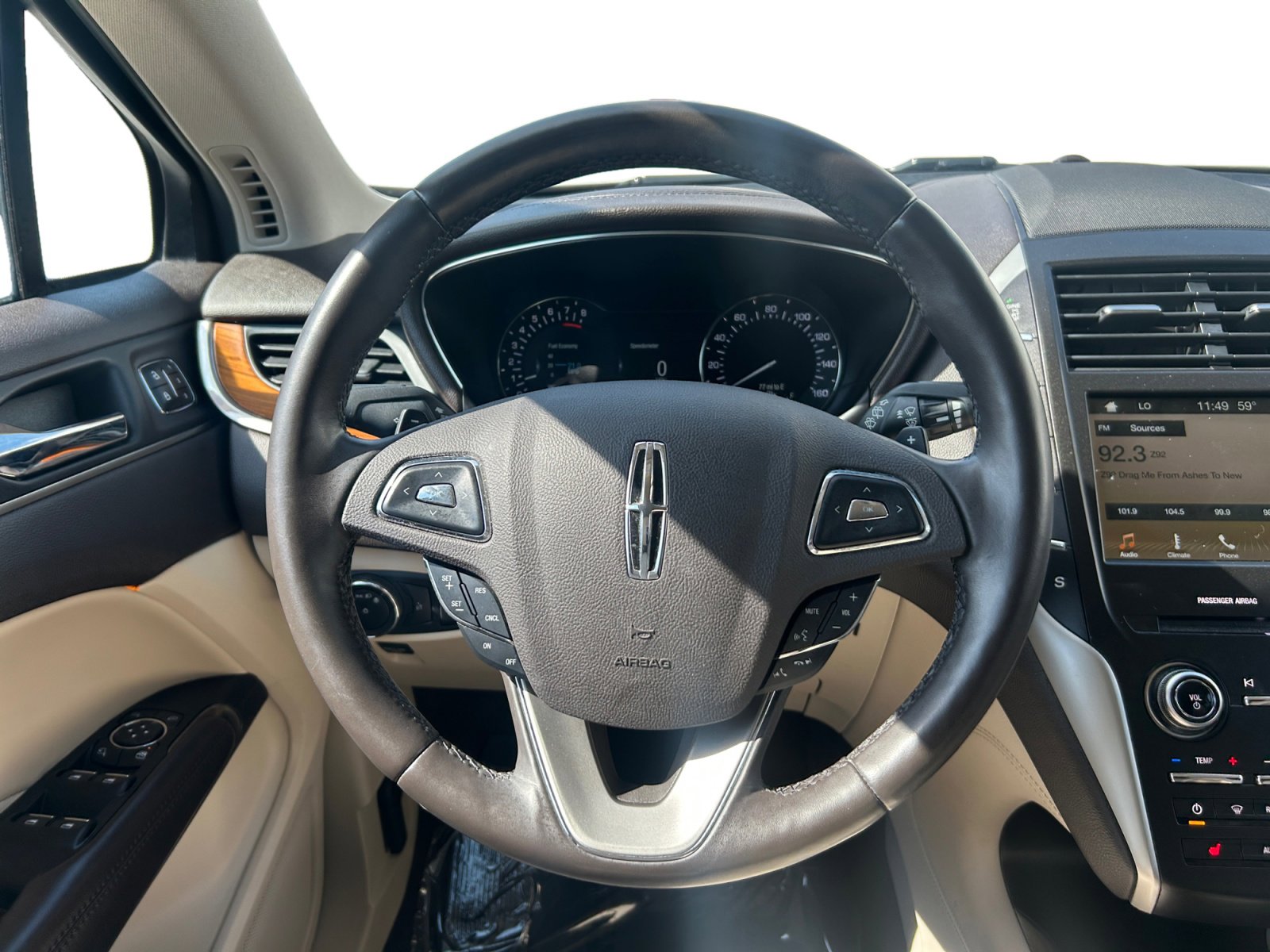 Used 2019 Lincoln MKC Select w/ Select Plus Package image 3