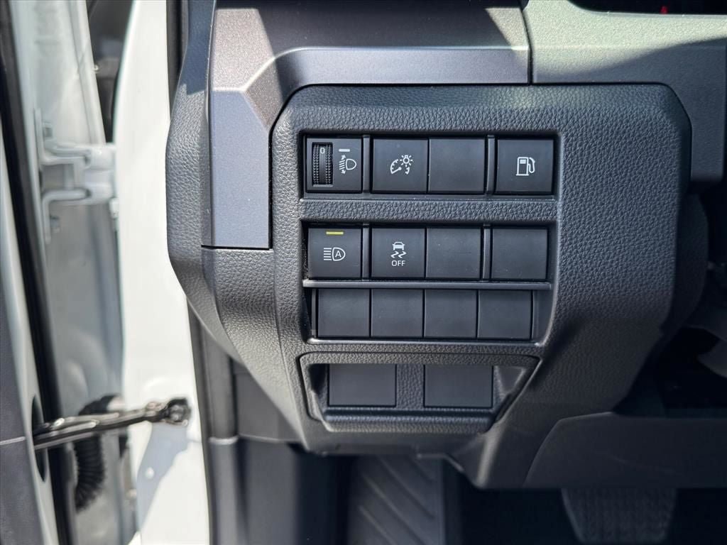 Used 2025 Toyota 4Runner SR5 AWD/4WD image 21